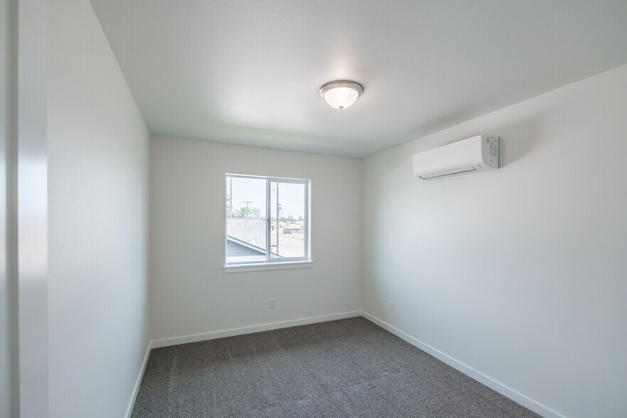 Building Photo - 400 Wagon Wheel Dr