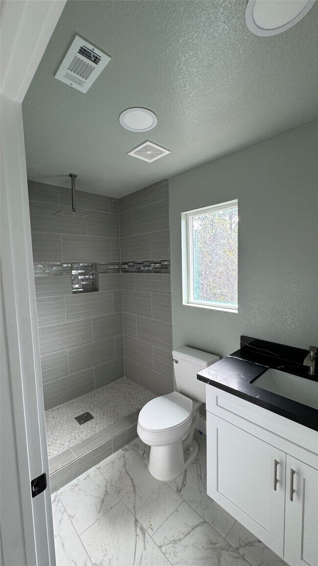 Building Photo - 129 S 10th St