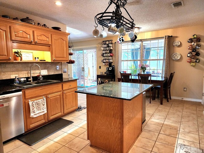 Building Photo - Breathtaking 4/3 Perdido Home, 2,700 sq ft...