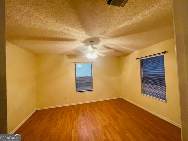 Building Photo - 136 Creekwood Cir