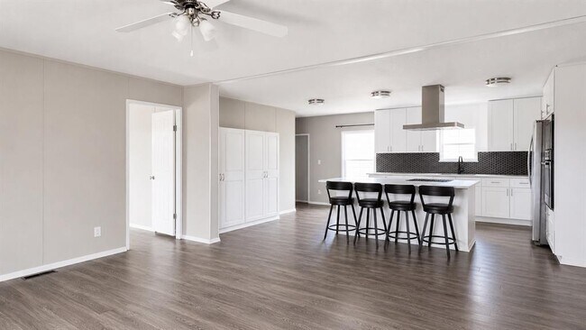 Building Photo - 15003 Chaparral Dr
