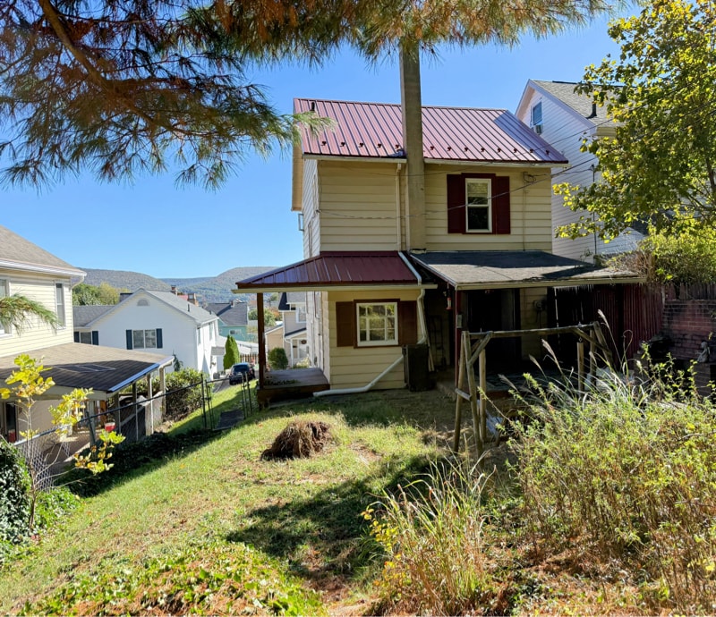 Building Photo - 502 27th Ave