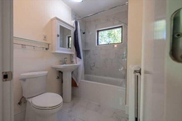 Building Photo - 109 Rockview St