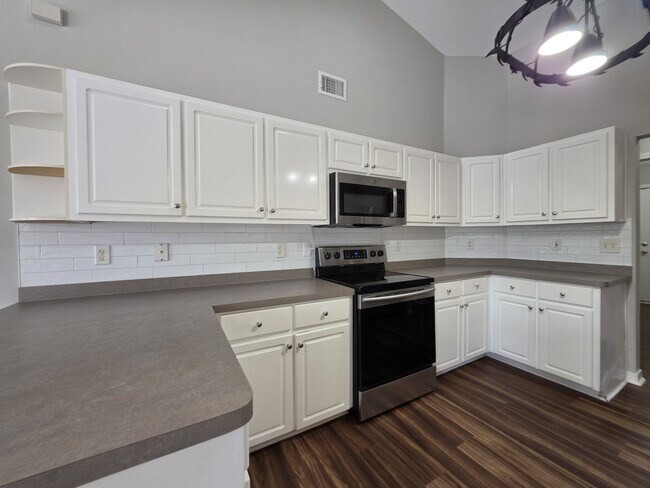 Building Photo - 2295 Heritage Cir