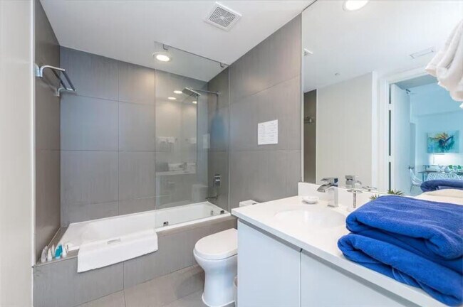 Building Photo - 6551 Collins Ave