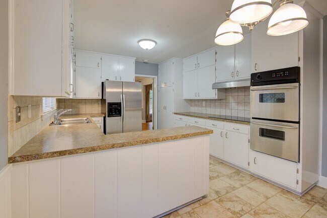 Building Photo - COMING SOON! 3 Beds| 2 Baths Updated Ranch...