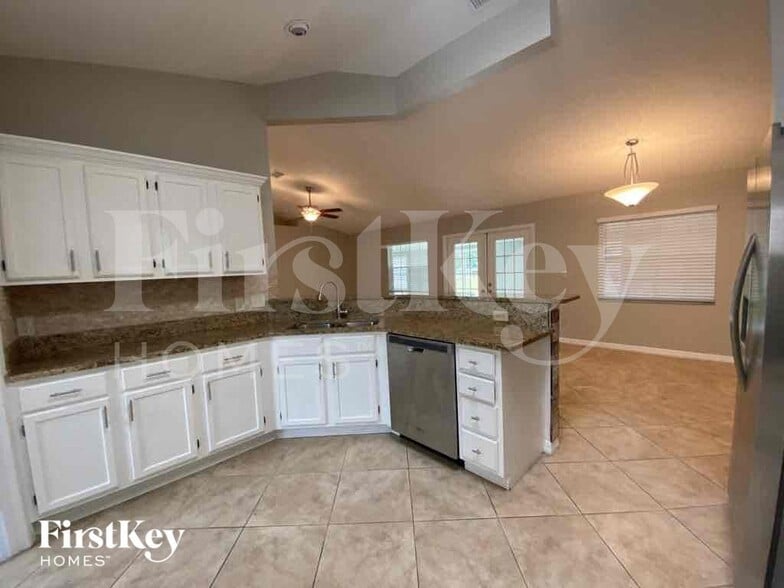 Building Photo - 944 Devonshire Way