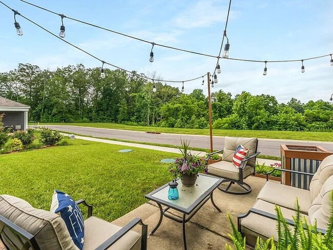 Building Photo - 324 Victory Cir