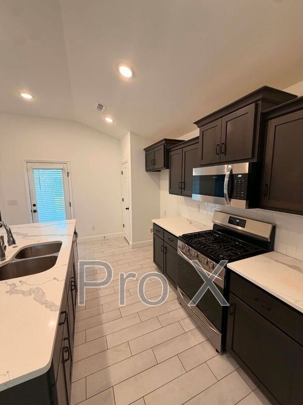 Building Photo - 347 Sidney Ln