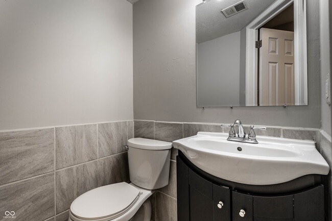 Building Photo - 4839 Oakwood Trail