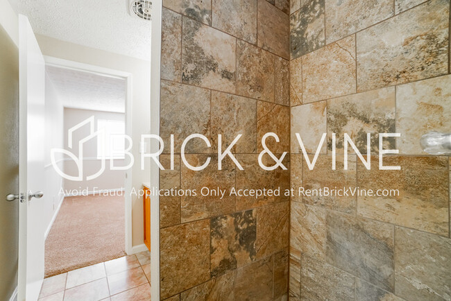 Building Photo - 7027 Lemert Ln