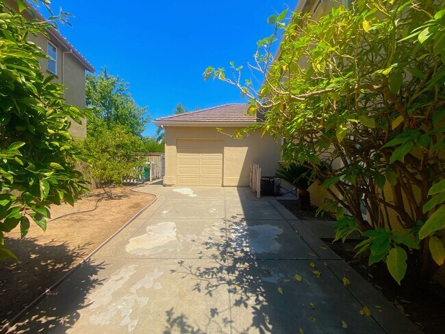 Building Photo - AVAILABLE BY 1/1/26 - ELEGANT AND SPACIOUS 4 BED, 4 BATH 2 STORY HOME WITH VIEWS OF EL DORADO HILLS
