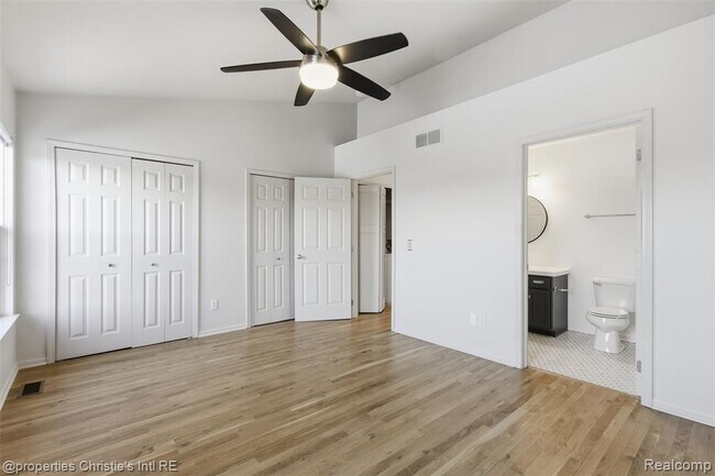 Building Photo - 1050 18th St