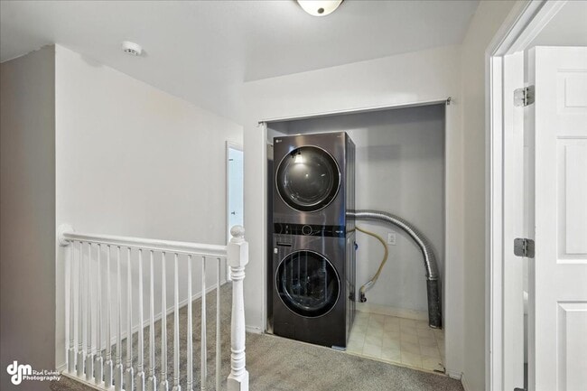 Building Photo - Spacious Palmer Home!