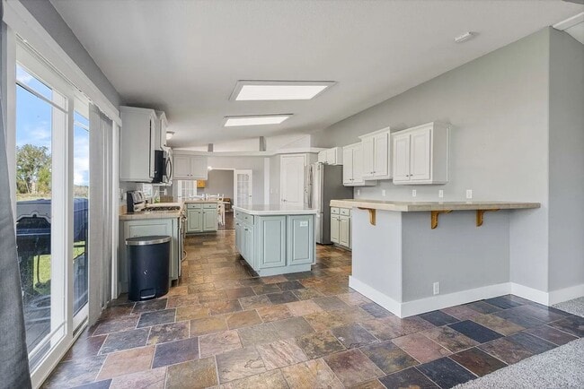 Building Photo - Country Oasis – Flexible Rental in Rexburg...