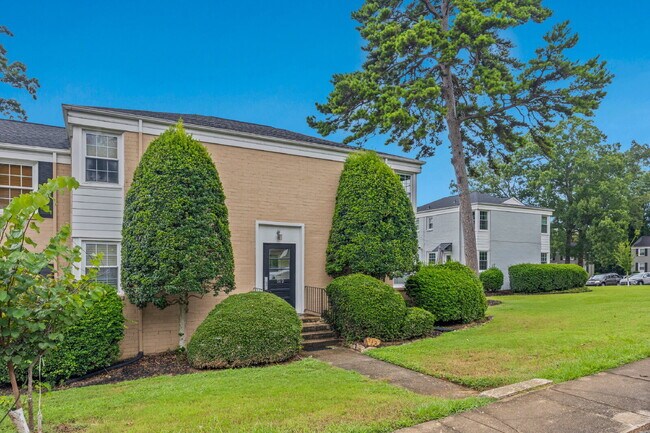Building Photo - 512 Wakefield Dr