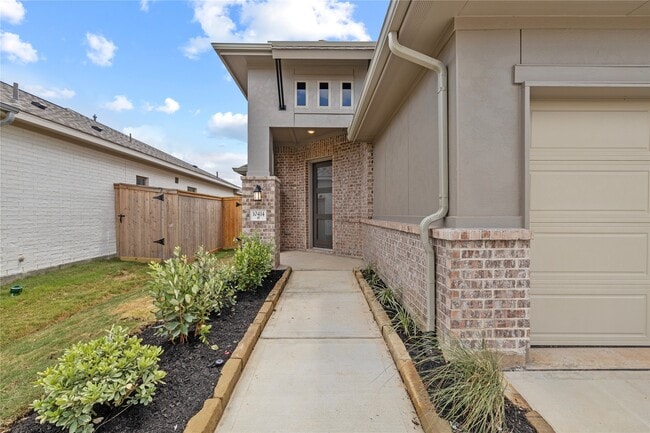 Building Photo - 10414 Starfire Yellow Dr