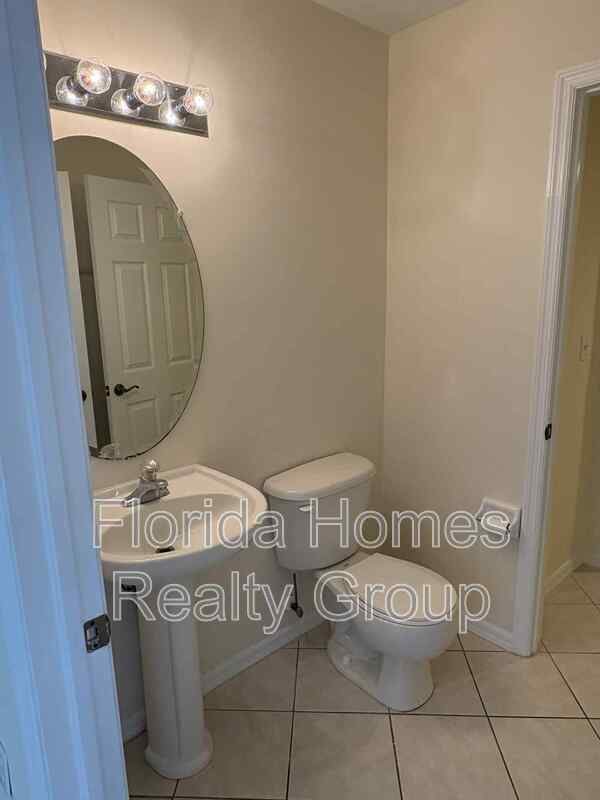 Building Photo - 3629 Pine Oak Cir