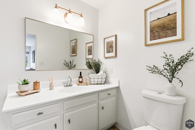 Building Photo - 5625 Green Valley Cir