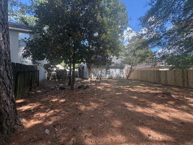 Building Photo - 2012 Red Oak Dr