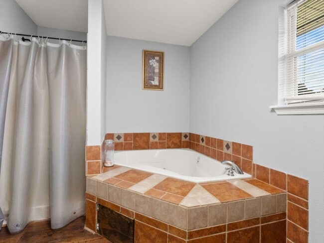 Building Photo - 146 R Allen Rd