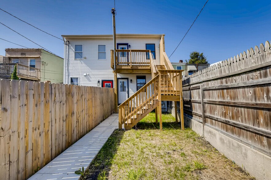 Building Photo - 3449 Chestnut Ave