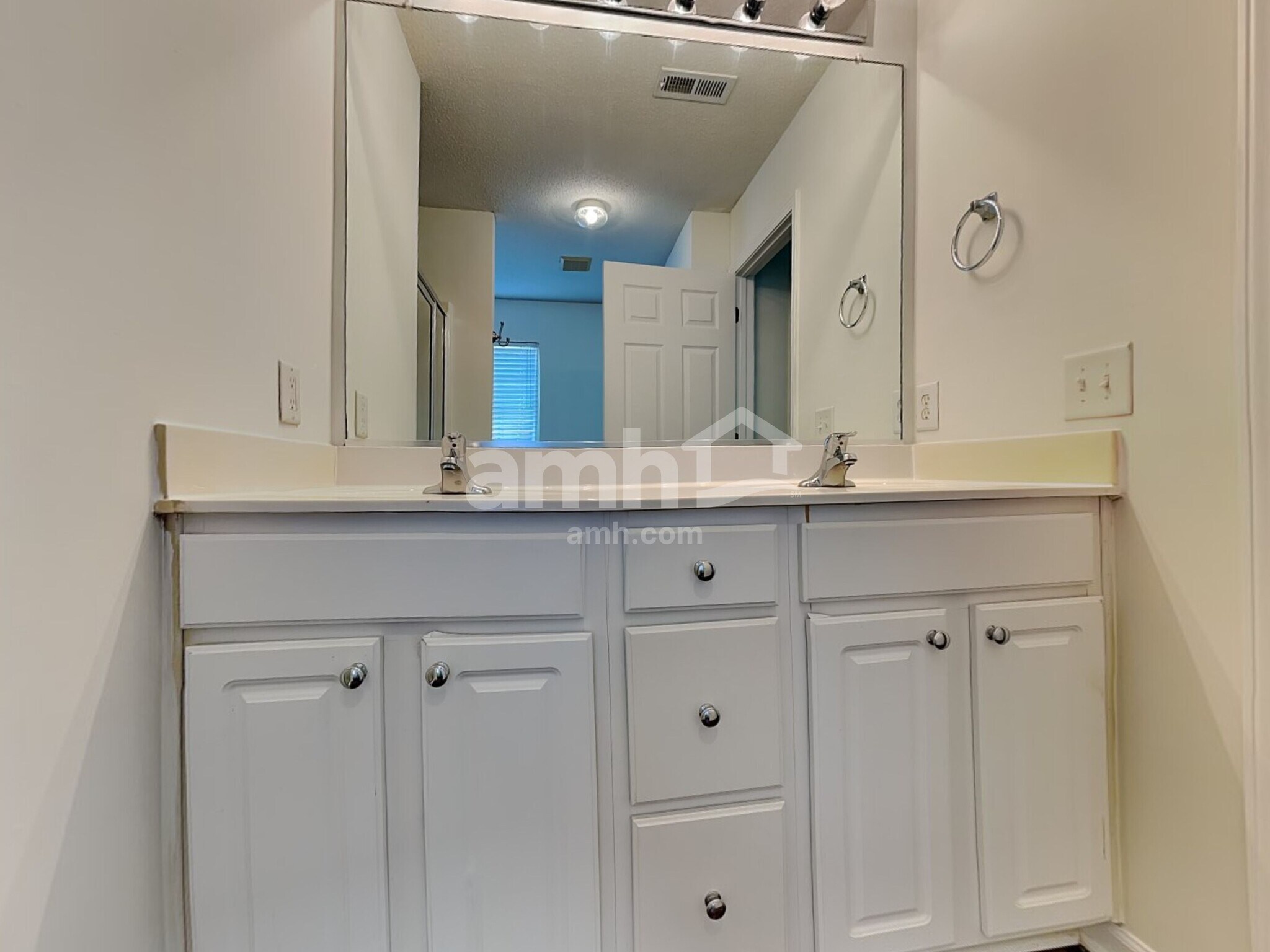 Building Photo - 539 Rockbridge Dr