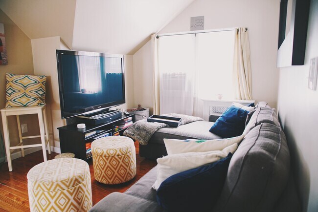 Living Room - 12 Berkeley Ave