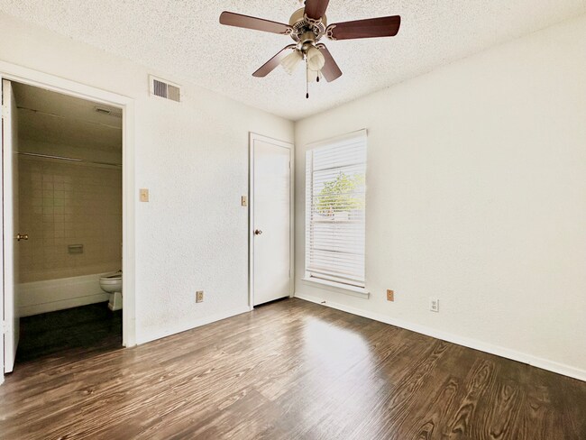 Building Photo - 2803 Hemphill Park