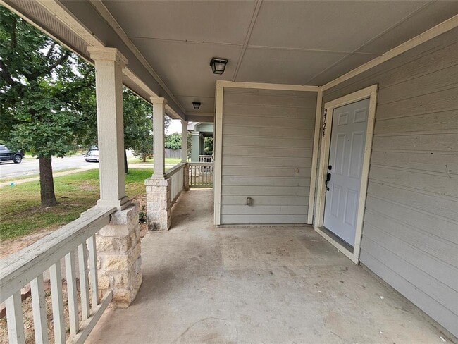 Building Photo - 2724 Fairview Dr