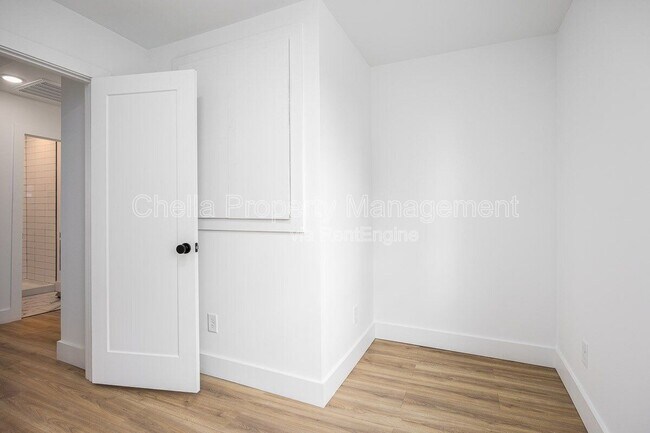 Building Photo - 1012 Debow St