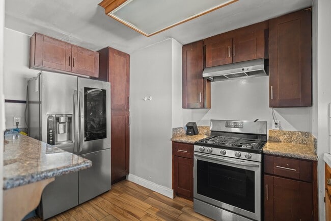 Building Photo - 3 Bd/2 Ba House in the Heart of Shafter