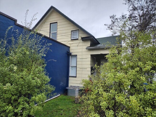 Building Photo - 5415 6th Ave NW