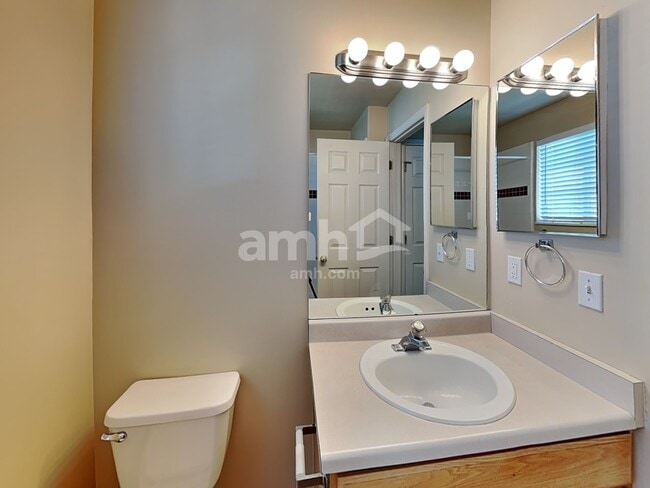 Building Photo - 1920 Sergeant Dr