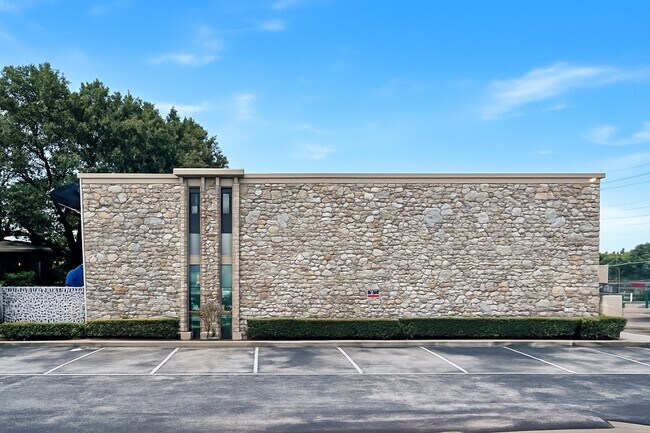 Building Photo - 3271 Sul Ross St