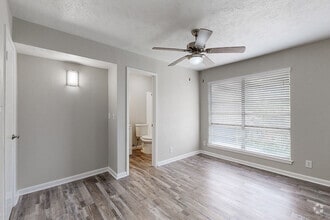 Interior Photo - La Madera
