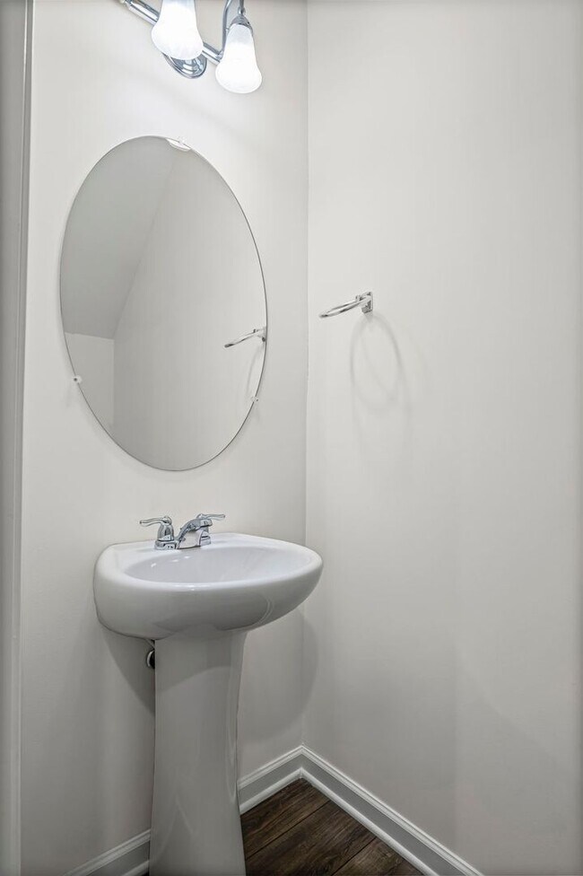 Building Photo - ***MOVE IN SPECIAL -$500 OF FIRST 2 MONTHS RENT WITH A JANUARY 31ST OR SOONER MOVE IN DATE***Welc...