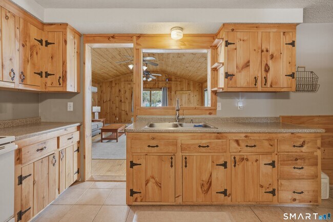 Building Photo - 9 Morrison St