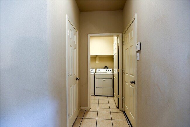 Building Photo - 5102 Heatherdawn Ct