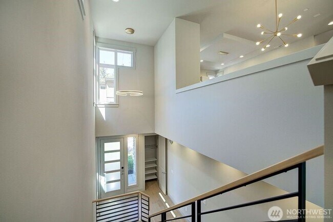 Building Photo - 4Bd/3.25Ba Issaquah House