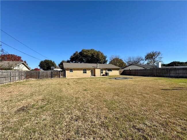 Building Photo - Charming Single Family Home In Hewitt, TX