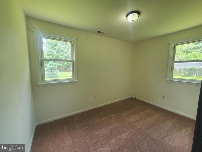 Building Photo - 161 Cooper Rd