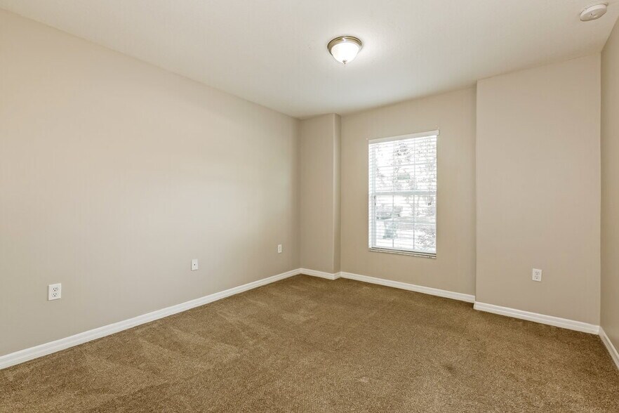 Building Photo - 7331 Lumber Port Dr