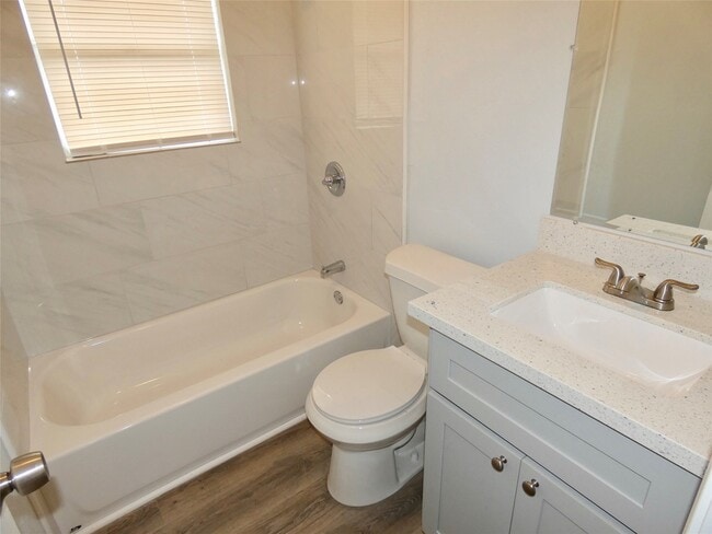 Building Photo - 8215 Canyon St