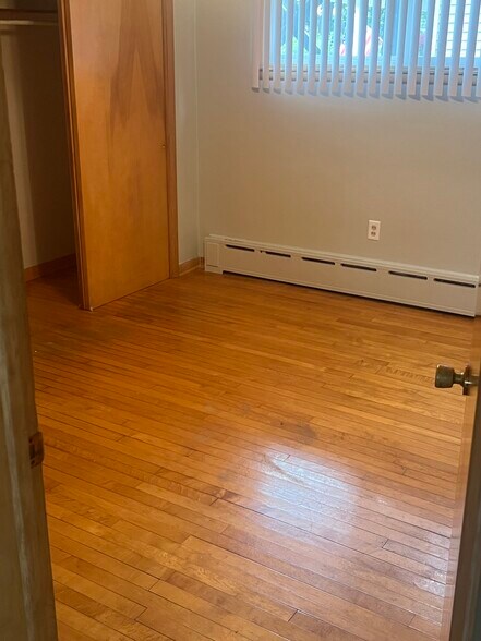 Building Photo - 414 W Ridge St