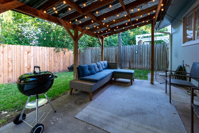 Building Photo - Meadowheath Drive