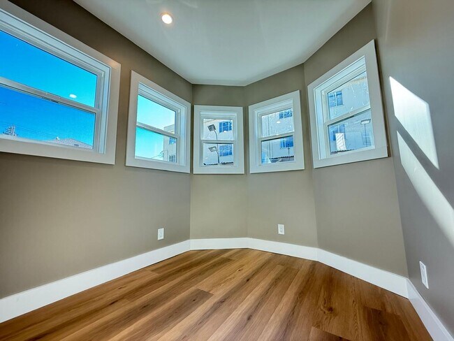Building Photo - Beautifully Renovated Home in Oakland!