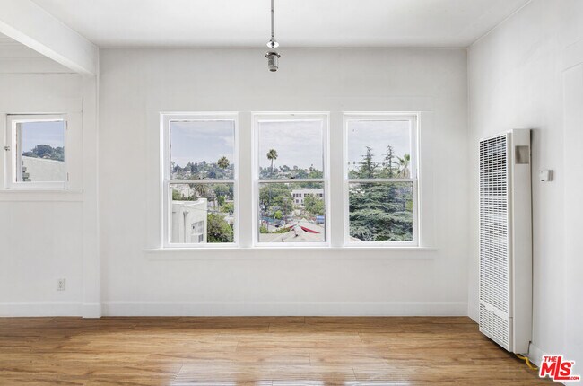 Building Photo - 1404 Maltman Ave