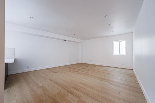 Building Photo - 13463 Beach Ave