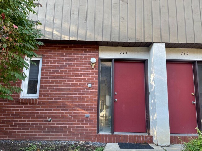 Building Photo - Fall Semester Lease Available! 2 Bedroom T...
